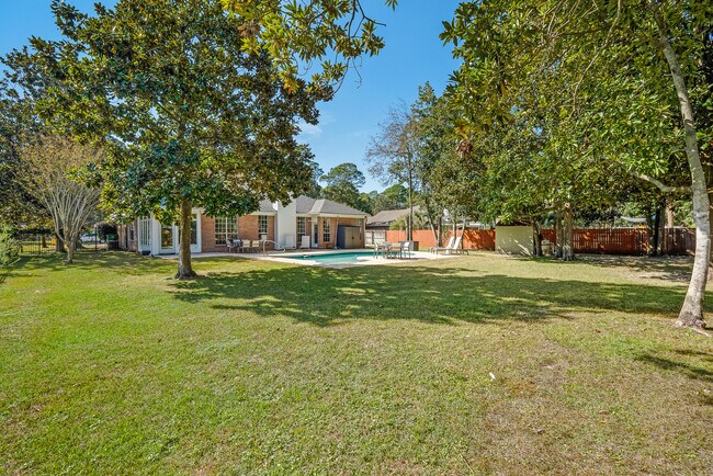 Building Photo - 114 Dana Pointe