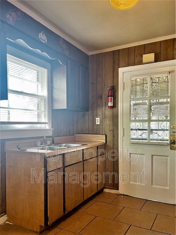 Building Photo - 732 S Greer St