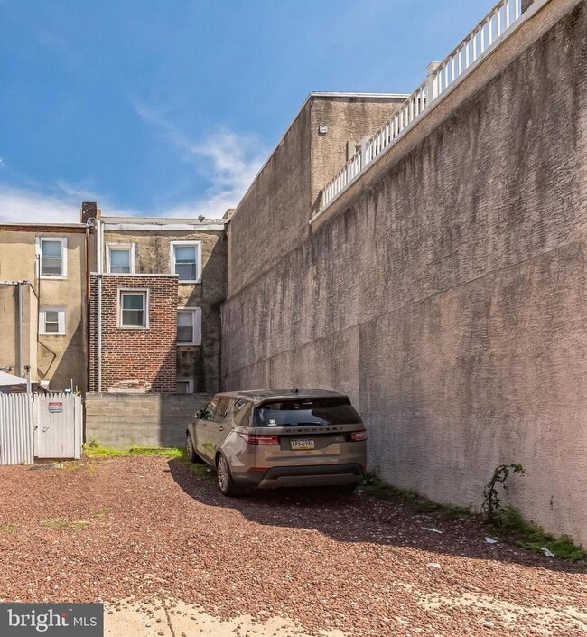 Building Photo - 724 S Bancroft St