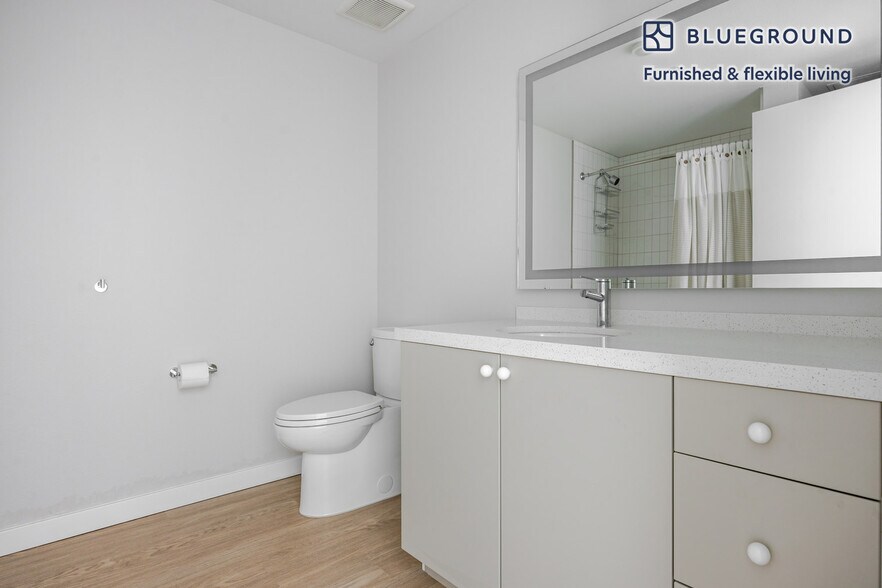 Building Photo - 200 Mesnager St