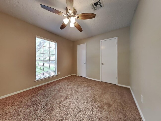 Building Photo - 123 Greenshire Dr