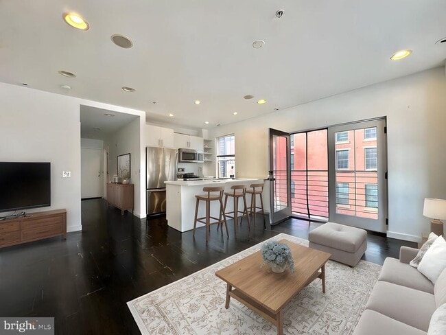 Building Photo - 263 N 3rd St