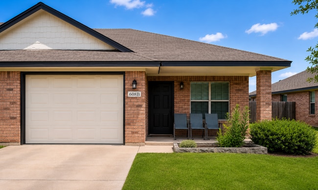Building Photo - 608 Karey Dr