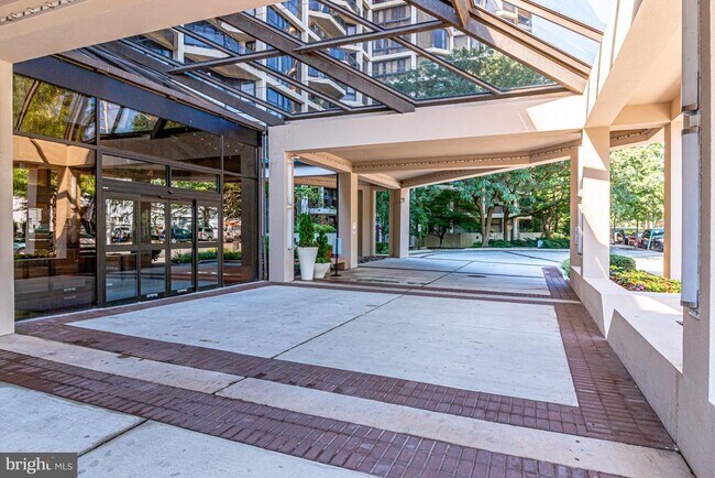 Building Photo - 1530 Key Blvd