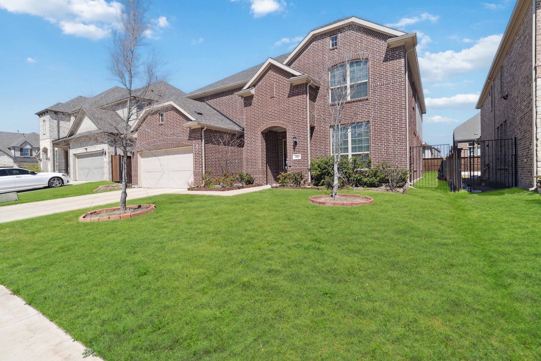 Building Photo - 566 Westwood Way Dr