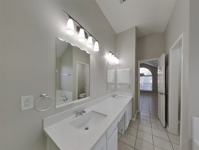 Building Photo - 18707 Singing Woods Dr