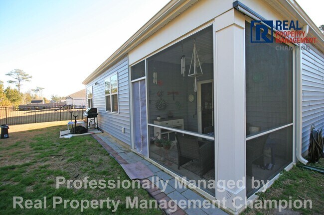 Building Photo - Spacious 4 BD/2 BA Home in Hawkeswater on the River