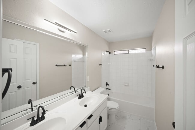 Building Photo - 714 Coggins Point Way