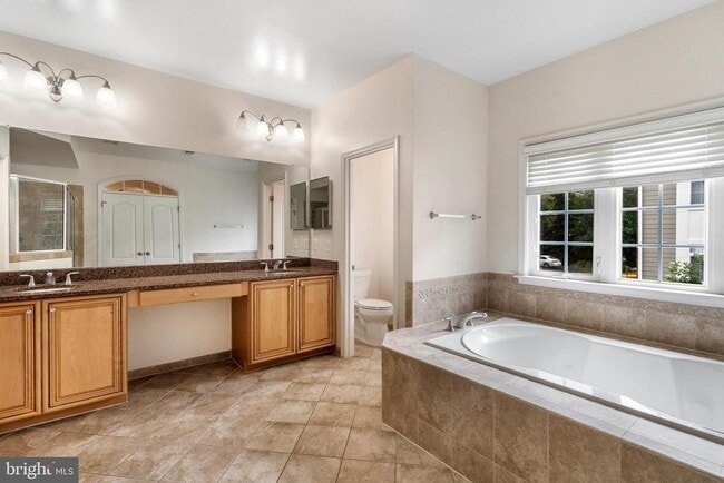 Building Photo - 8880 Olive Mae Cir