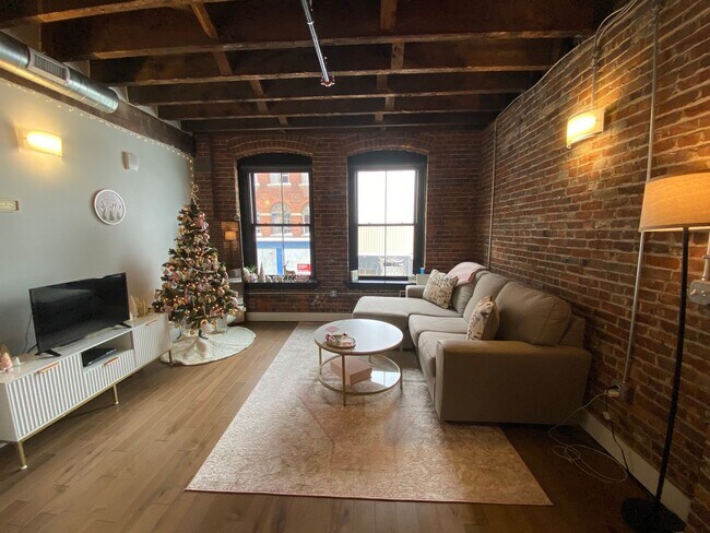 Building Photo - 1 bed/1 bath at The Hotel Street Lofts!