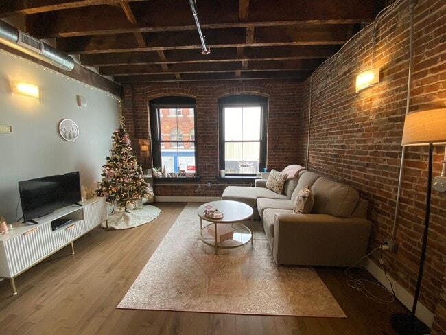 Building Photo - Spring Move In - Downtown Utica - One bedroom at the New Hotel Street Lofts