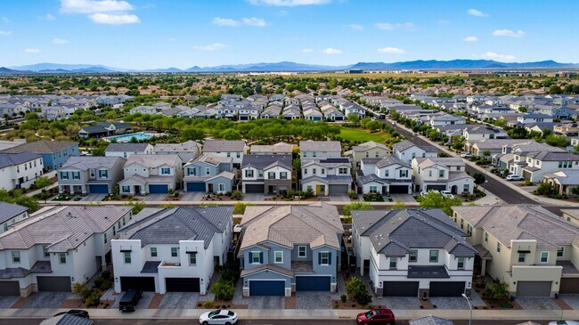 Building Photo - Professionally Designed, Fully Furnished townhome on one of Arabella’s Premium Lots | Scottsdale’...