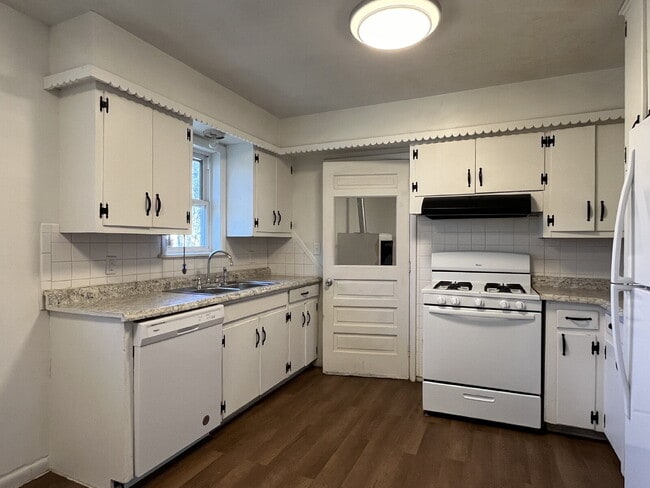 Building Photo - 4-Bedroom Home with Spacious Fenced Yard