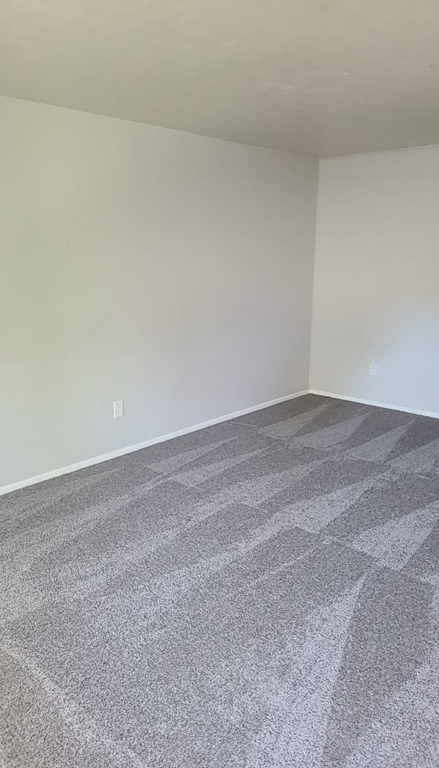 Building Photo - Updated 2 Bedroom Apartment with Private P...