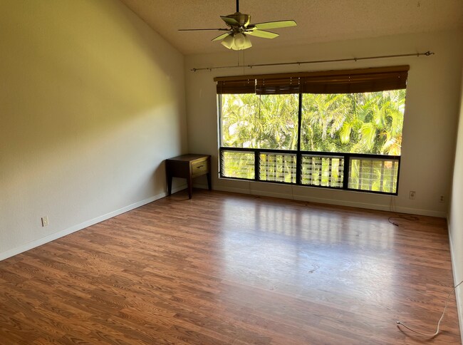 Building Photo - 15 Kulanihakoi St