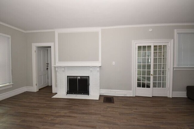 Building Photo - Spacious 2 bedrooms with their own bathroom suite