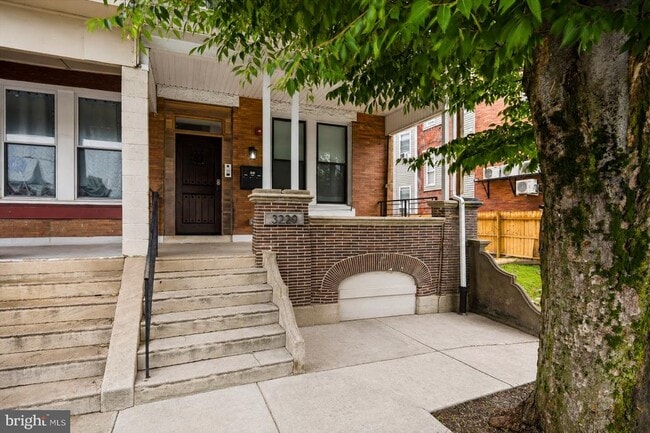 Building Photo - 3220 W Diamond St