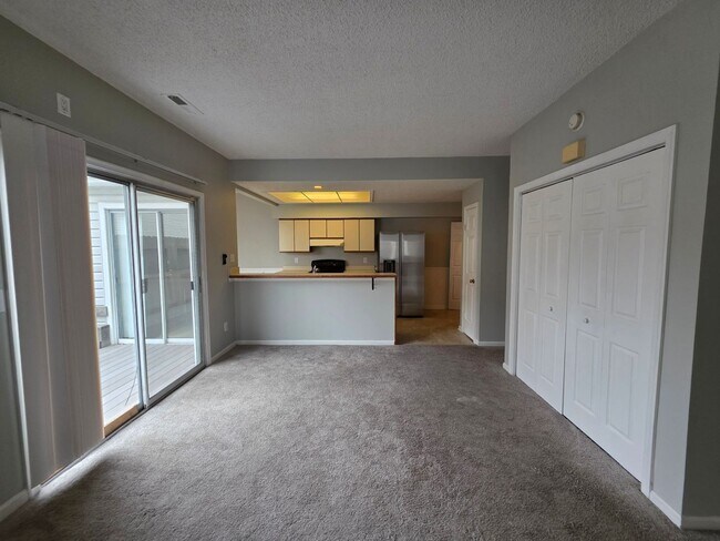 Building Photo - PEMBROKE CROSSING CONDOS