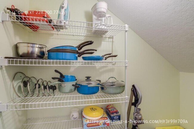 Building Photo - 1229 Century Oaks Dr