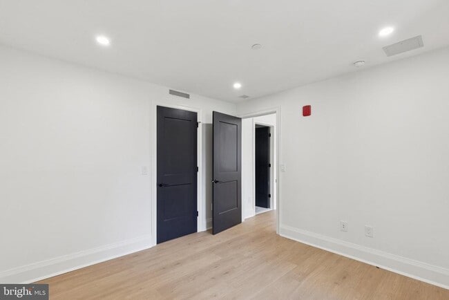 Building Photo - 135 S 19th St