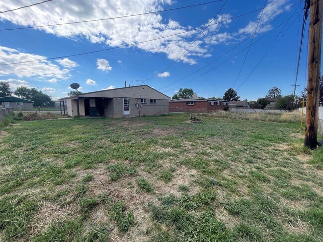 Building Photo - Great 3 Bed/1 Bath in Ogden