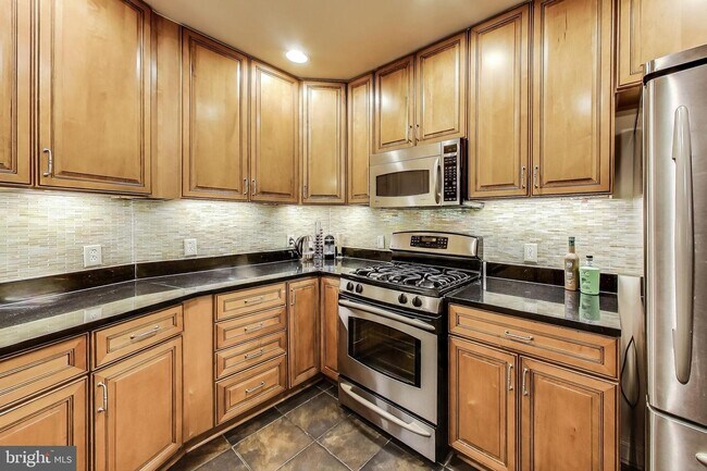 Building Photo - 717 President St