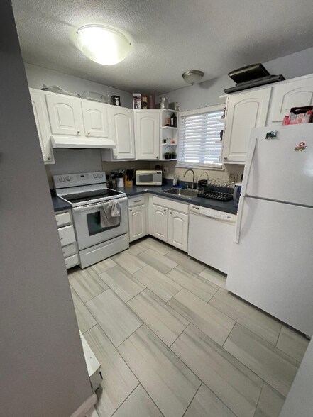 Building Photo - 110 Coalpit Hill Rd