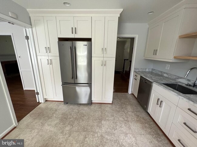 Building Photo - 6407 Kenhowe Dr