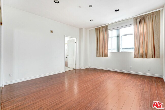 Building Photo - 1132 S Shenandoah St