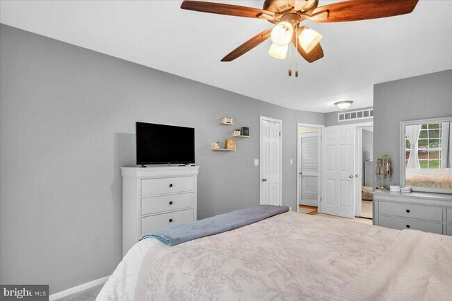 Building Photo - 213 Steeplechase Ct