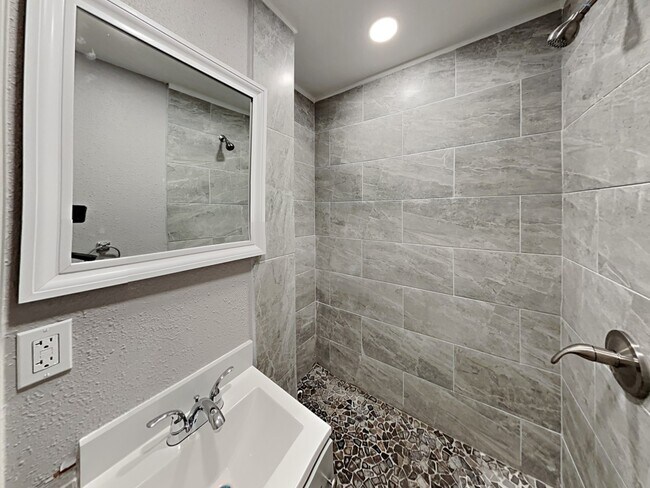 Building Photo - 1611 La Manda Blvd