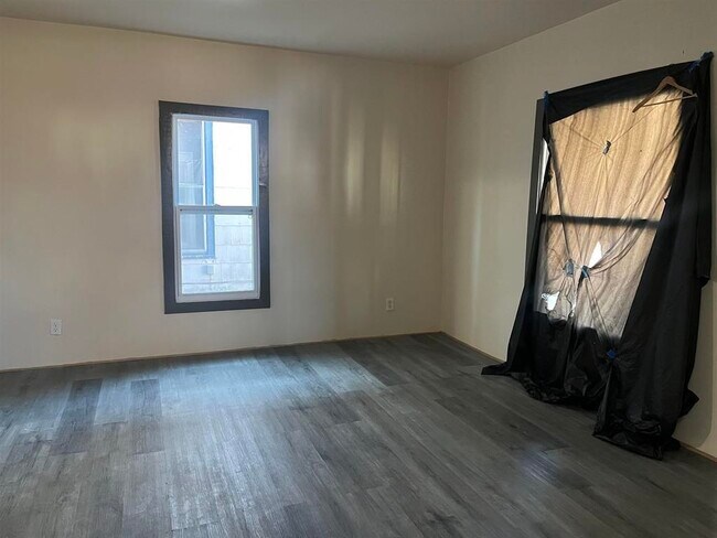 Building Photo - 1027 S Chicago Ave