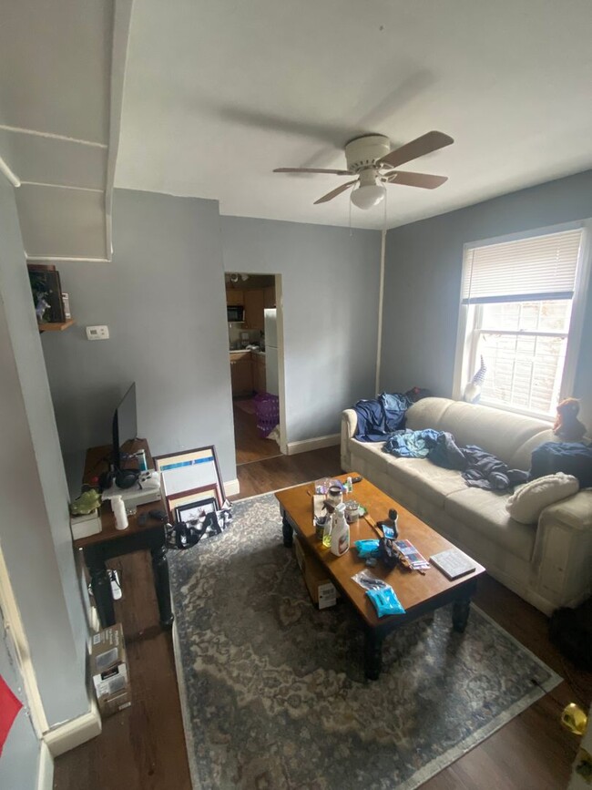 Building Photo - 2 bed 1 bath w Laundry, Yard, Parking, HVA...