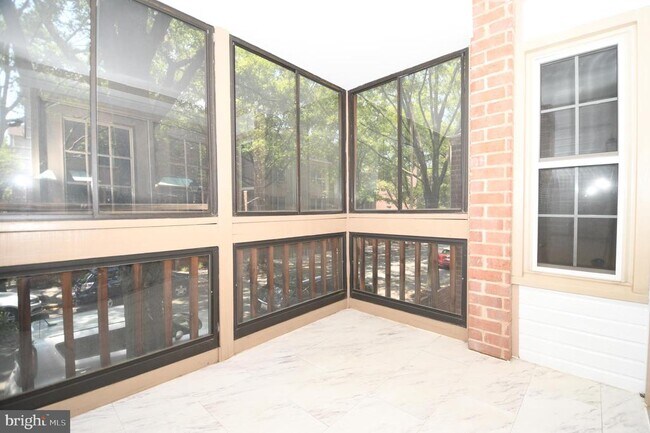 Building Photo - 601 N Tazewell St