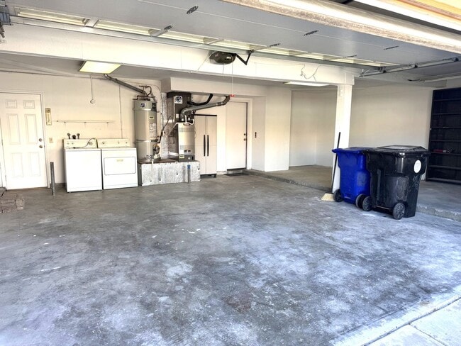 Building Photo - 14349 El Contento Ave