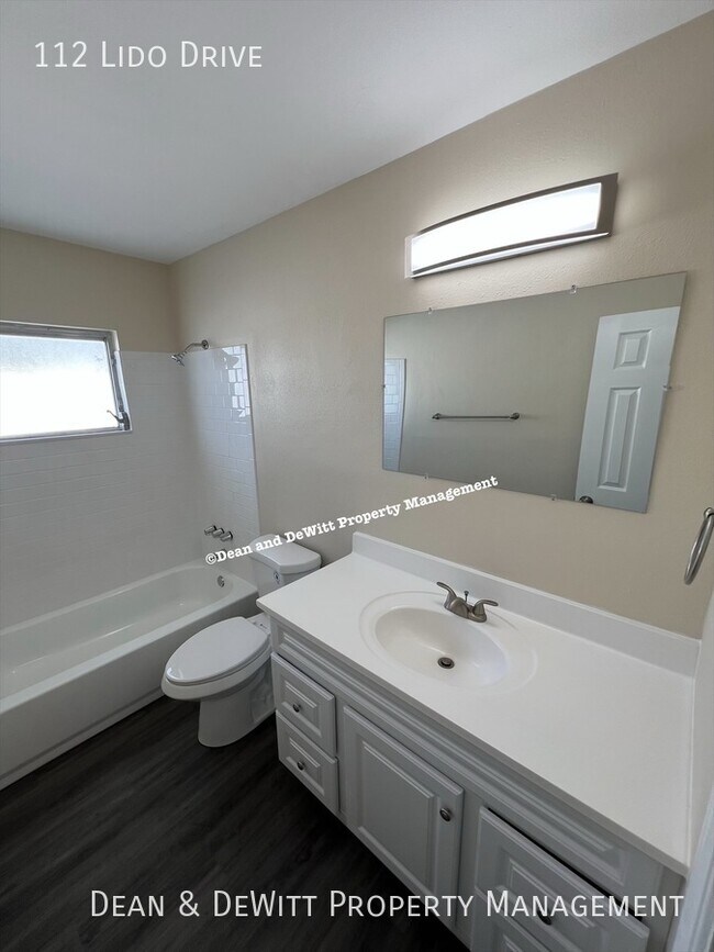 Building Photo - 112 Lido Dr