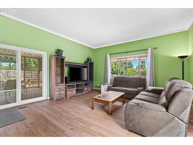 Building Photo - Quarter Acre Comfort