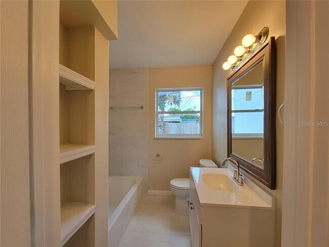 Building Photo - 6267 Hampton Dr N