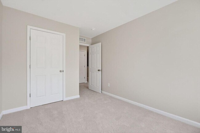 Building Photo - 183 Caterpillar Dr