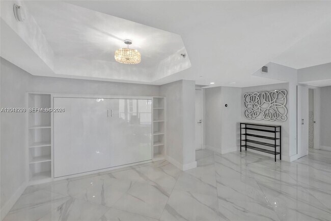 Building Photo - 16425 Collins Ave