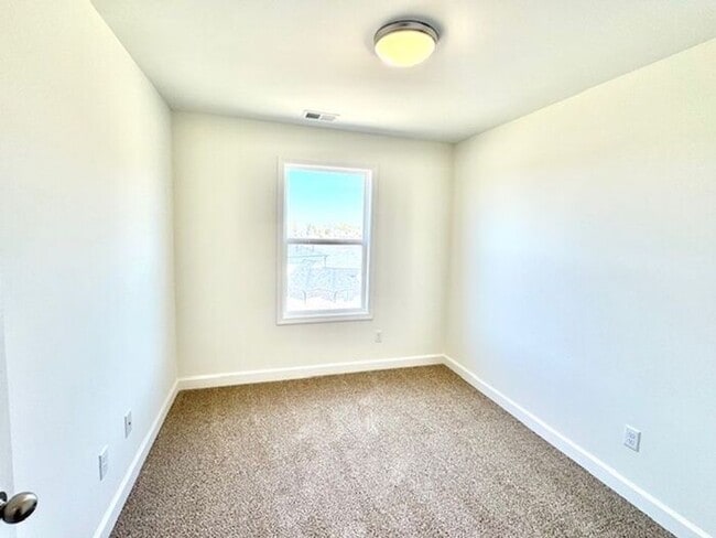 Building Photo - OPEN HOUSE! Brand NEW Modern 5-bedroom 3 bath home in Oakland available for Lease.