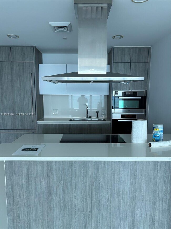 Building Photo - 350 Ocean Dr