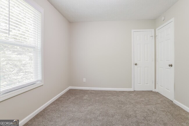 Building Photo - 6578 Carriage Ln