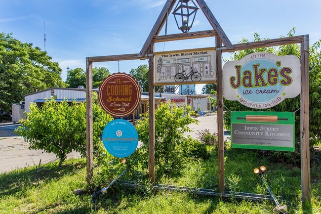 Building Photo - 71 Randolph St NE