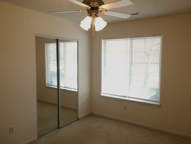 Building Photo - 3 Bed, 2 Bath Home; off Creasy Springs Rd