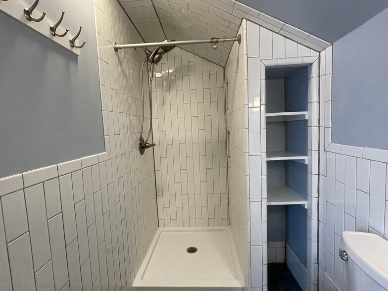 Building Photo - 2450 Gerald Ave