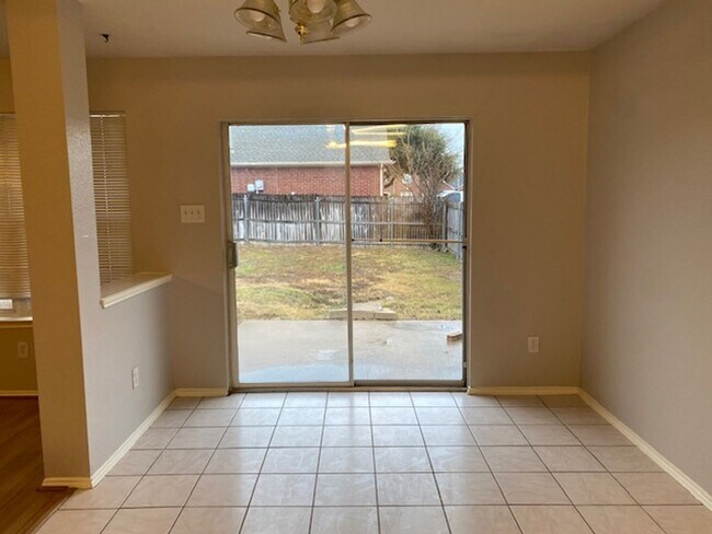 Building Photo - Open-Concept Living with Style, Space & Location