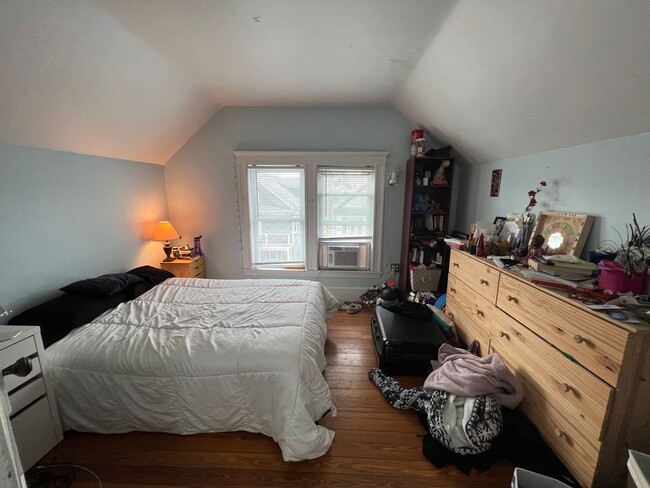 Building Photo - 9-11 Burnham St