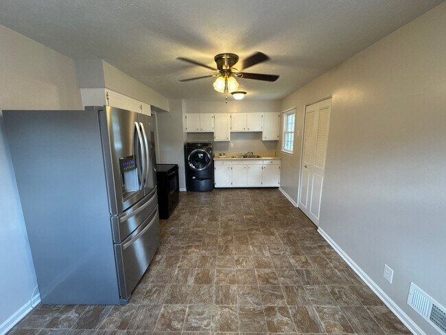 Building Photo - 5607 Elmer Ln