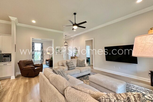 Building Photo - 4601 Jayhawk Dr